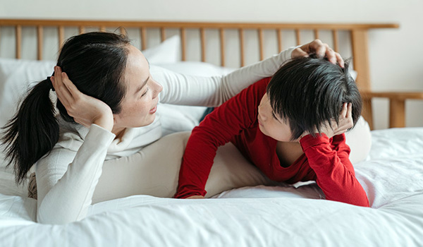 pexels-ketut-subiyanto-4473797_600x350 Mother and son